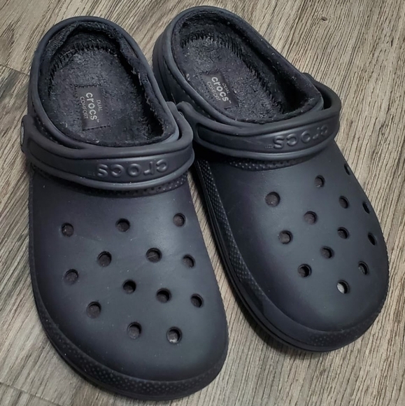 🌴CROCS Unisex FurLined Black Clogs Winter clogs.. Men's Size7 Women's Size9 - Picture 2 of 9